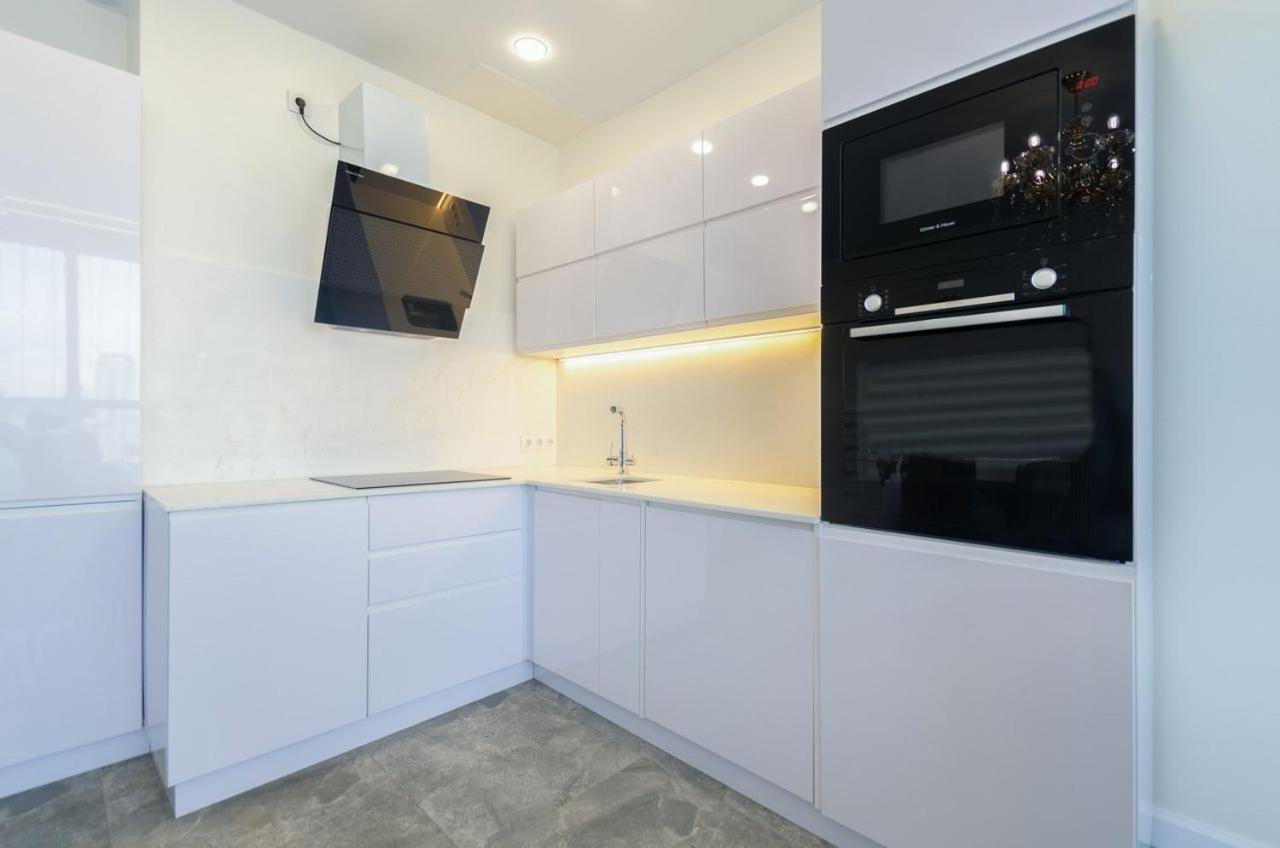Kyiv White Apartment Victory Exterior foto