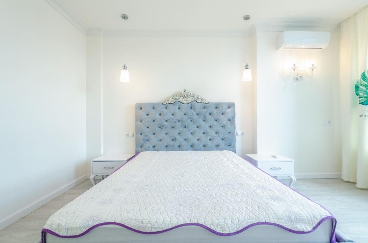 Kyiv White Apartment Victory Exterior foto